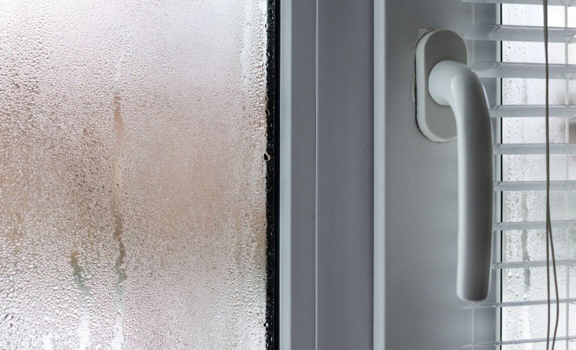 condensa-sulle-finestre-maiser-biella-serramenti